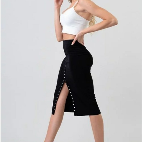 HEART & HIPS Snap Tape Black Midi Skirt - Picture 5 of 7